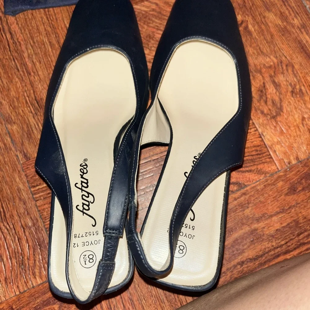 Sleek Black Heels with Square Toe Design - Picture 3 of 5